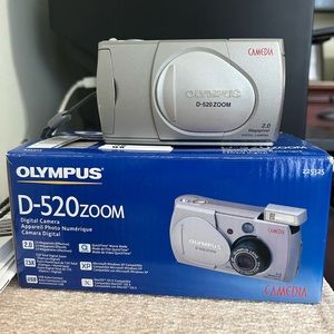 Olympus Digital Camera D-520zoom. Original box and accessories included.